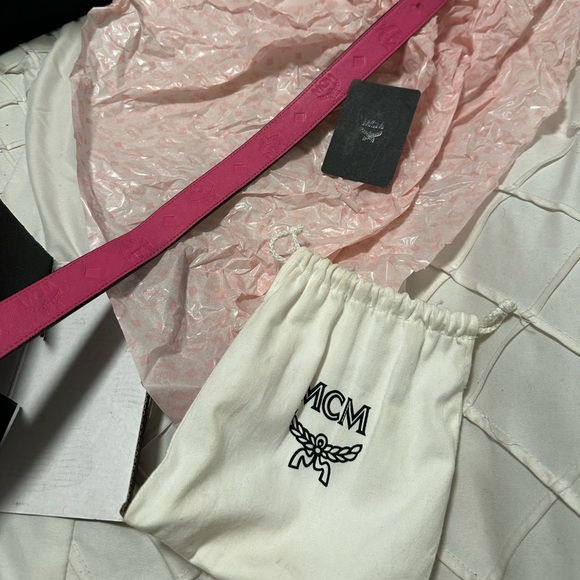 MCM Reservable belt black and pink sides with gold accent. - Picture 3 of 6